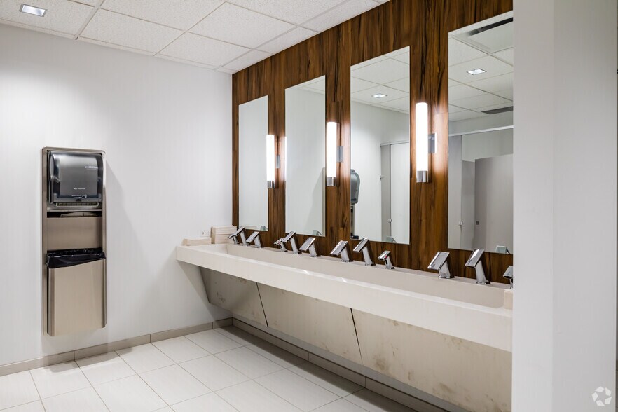 More Photos Of 2100 Swift Dr, Oak Brook Office For Lease