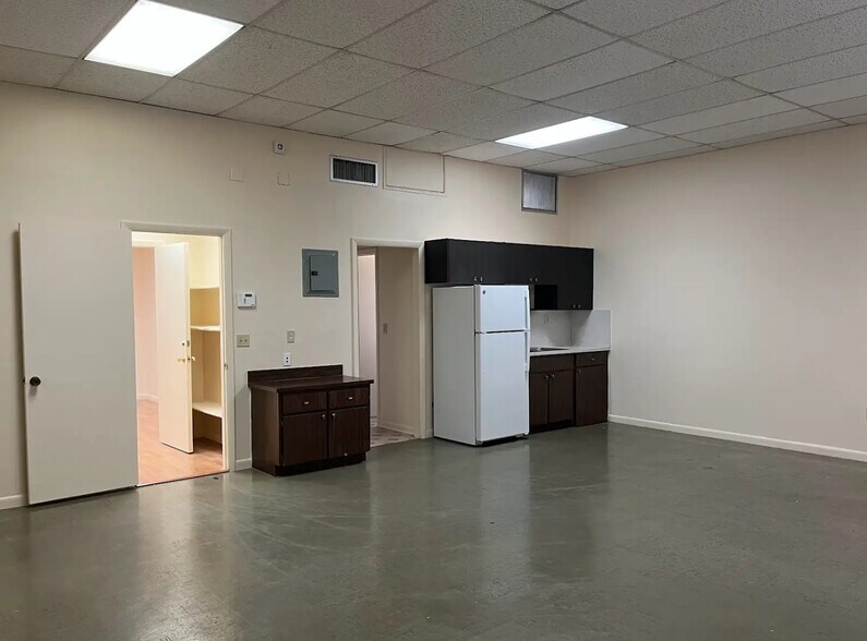 More Photos Of 6000 Georgia Ave, West Palm Beach Light Manufacturing For Lease