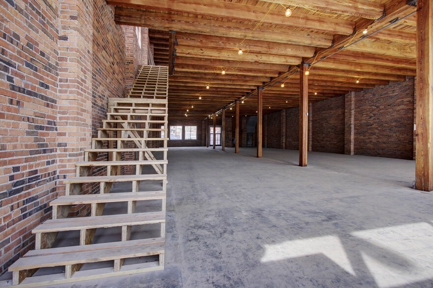 More Photos Of 1816 Walnut St, Kansas City Office For Sale