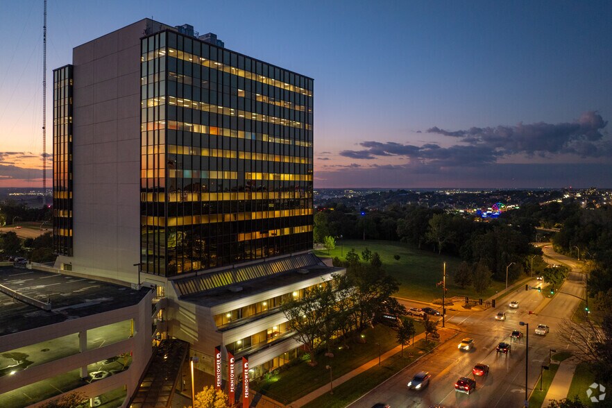 More Photos Of 3100 Broadway St, Kansas City Office For Sale