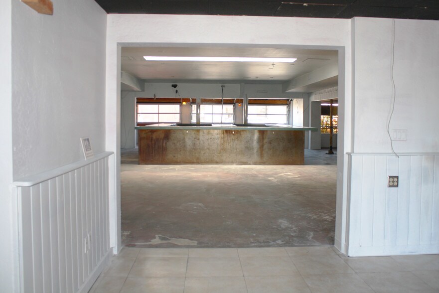 More Photos Of 10425 N Scottsdale Rd, Scottsdale General Retail For Sale