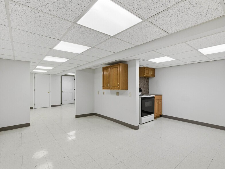 More Photos Of 121-123 E King St, Lancaster Office Residential For Sale