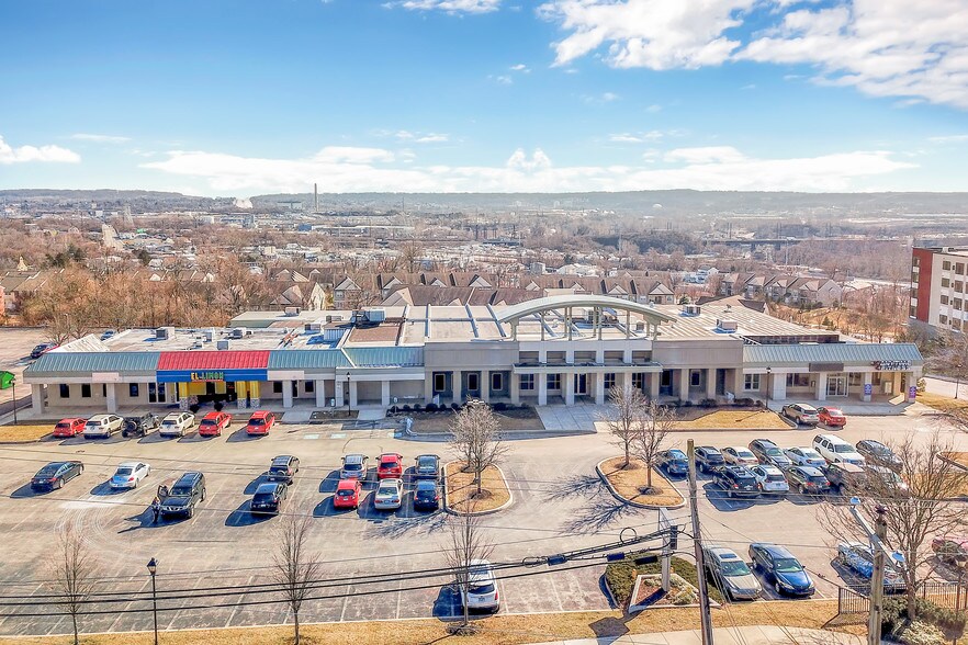More Photos Of 1000 Sandy Hill Rd, Norristown Storefront For Lease