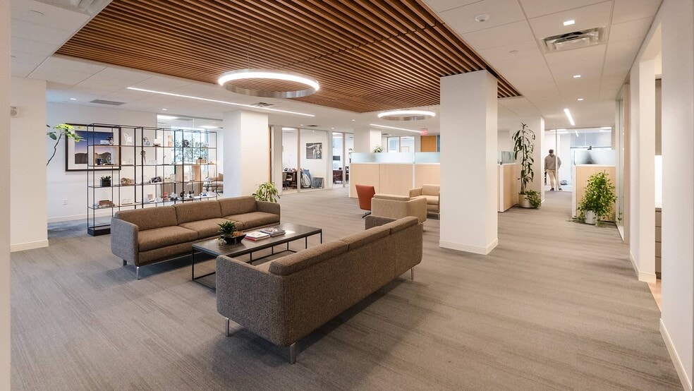 More Photos Of 2700 Via Fortuna Drive, Austin Office For Lease