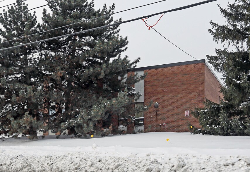 More Photos Of 400 Norfinch Dr, Toronto Warehouse For Lease