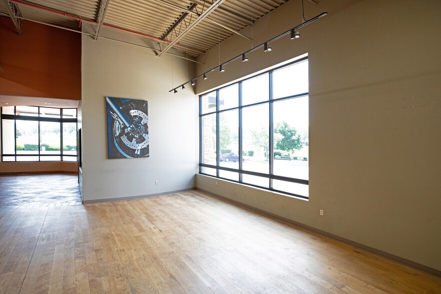 More Photos Of 5900 Mo-150 Hwy, Grandview Auto Dealership For Sale