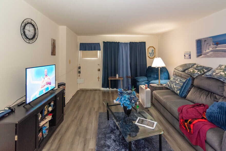 More Photos Of 1213 E Northern Pky, Baltimore Apartments For Sale