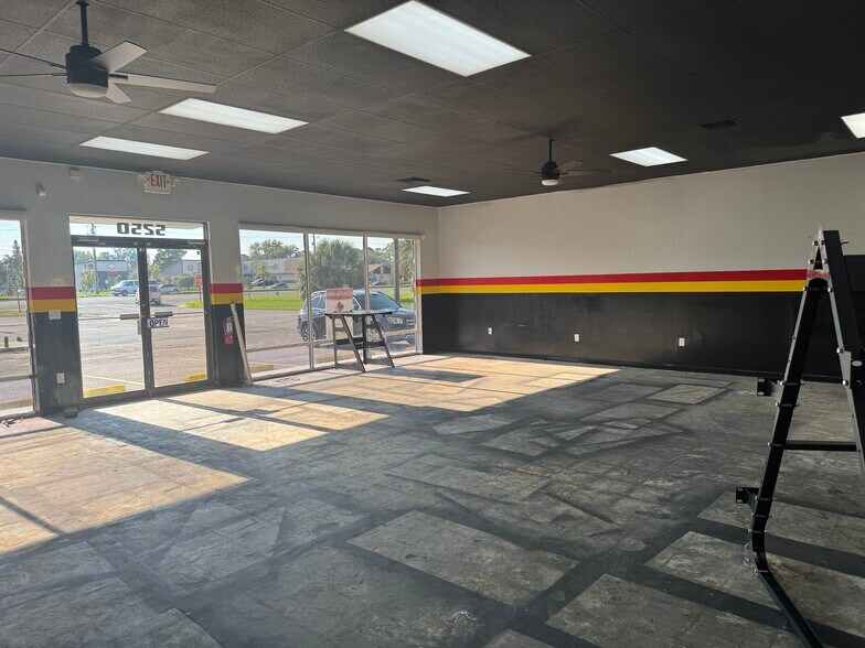 More Photos Of 5250 Avery Rd, New Port Richey Light Manufacturing For Lease