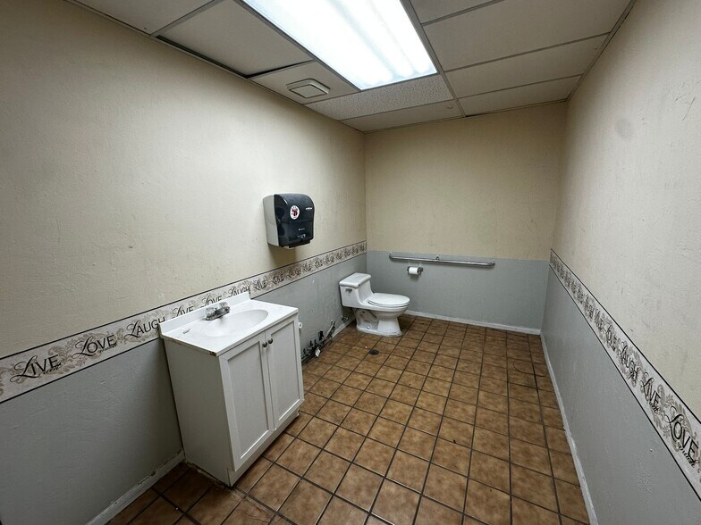 More Photos Of 2851 North Ave, Grand Junction Storefront Retail Office For Lease