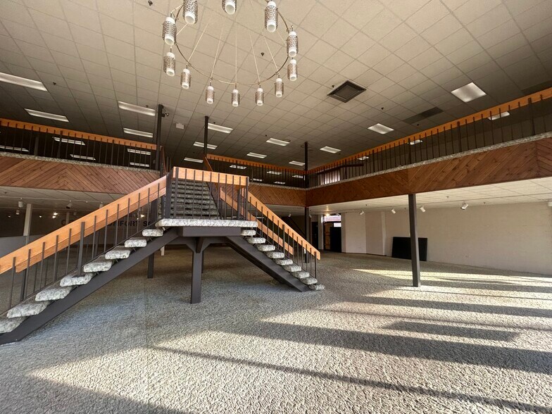 More Photos Of 400 N Martin Luther King Jr Dr, Decatur General Retail For Sale