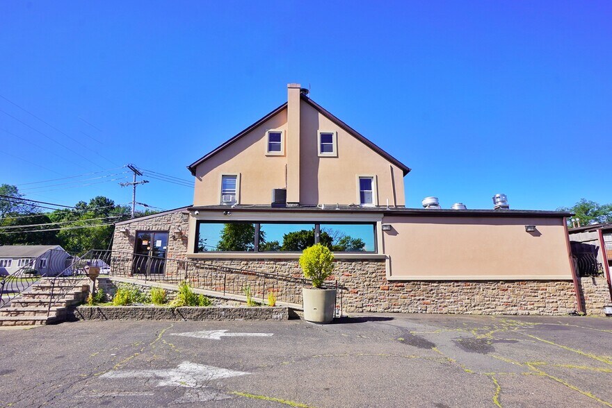 Primary Photo Of 306 Gatzmer Ave, Jamesburg Restaurant For Lease