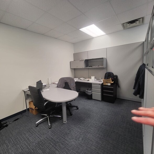 More Photos Of 3500 Gateway Centre Blvd, Morrisville Light Distribution For Lease