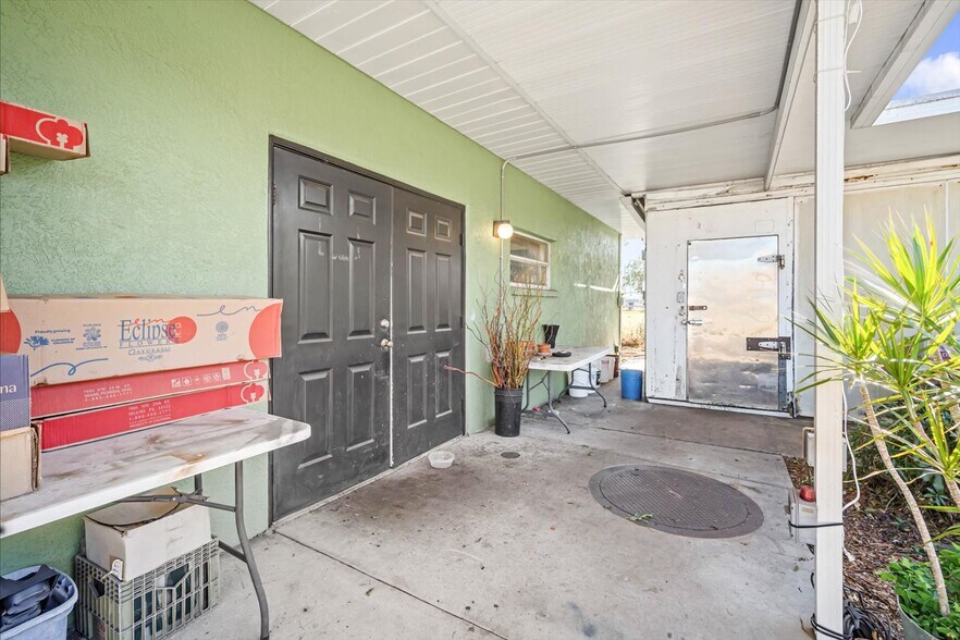 More Photos Of 13642 N Florida Ave, Tampa Freestanding For Sale