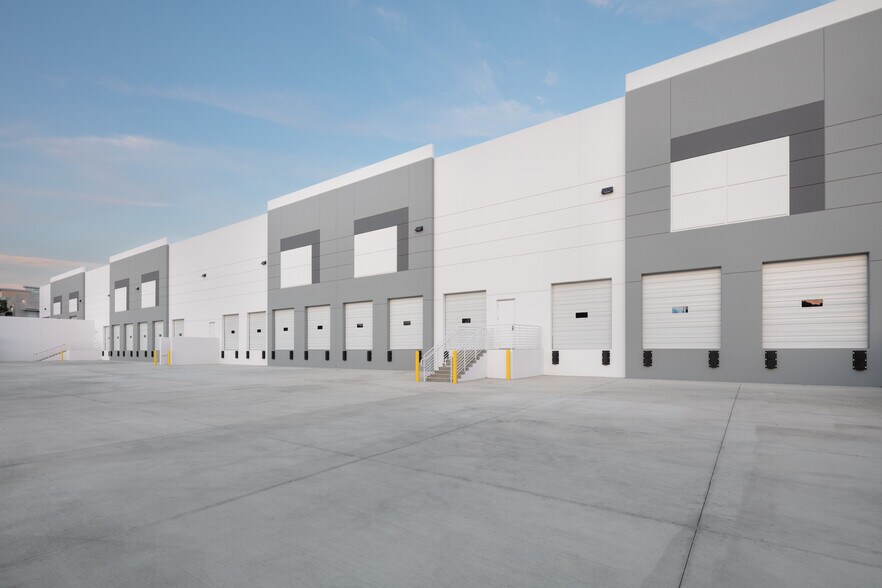 More Photos Of 1903 Citracado Pky, Escondido Manufacturing For Lease