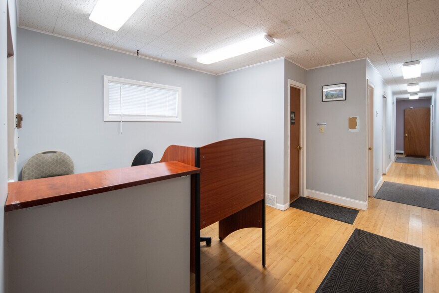 More Photos Of 1221 Altamont Ave, Schenectady Office For Sale