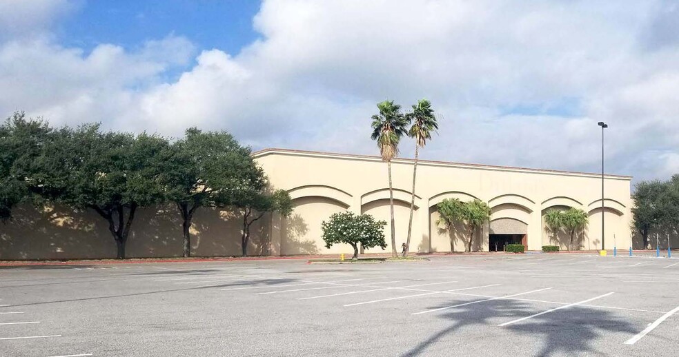 Primary Photo Of 2000 S Expressway 83, Harlingen Freestanding For Lease