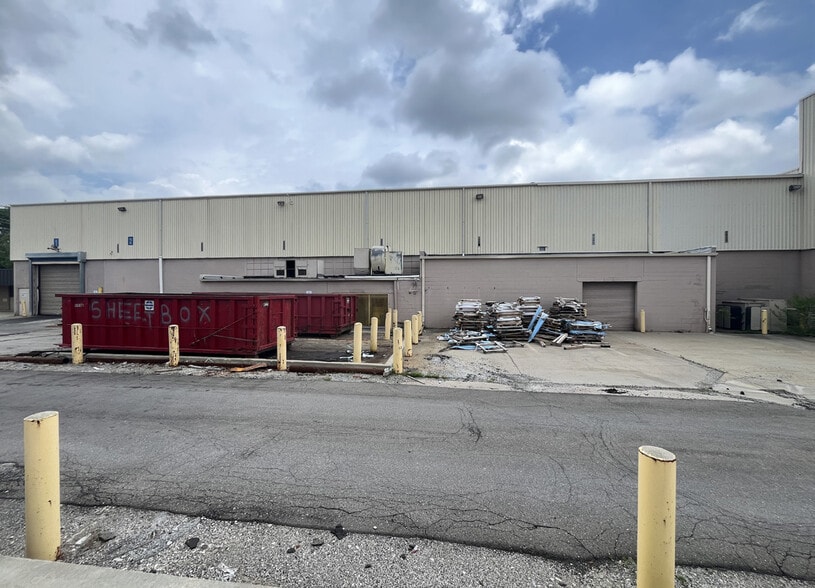 More Photos Of 15260 Common Rd, Roseville Manufacturing For Sale