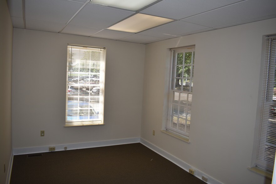 More Photos Of 611 N Courthouse Rd, Richmond Office For Lease