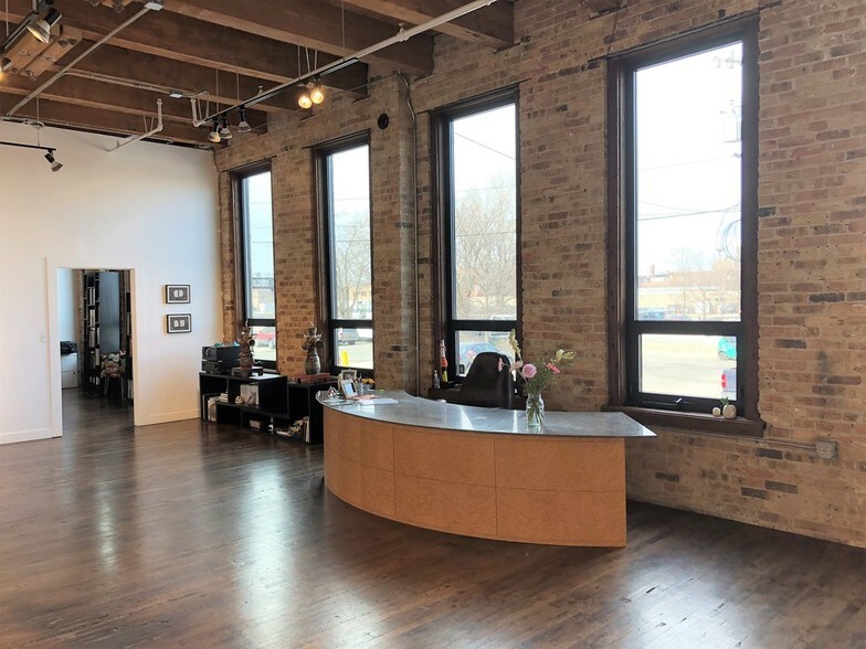 More Photos Of 327 N Aberdeen St, Chicago Loft Creative Space For Lease