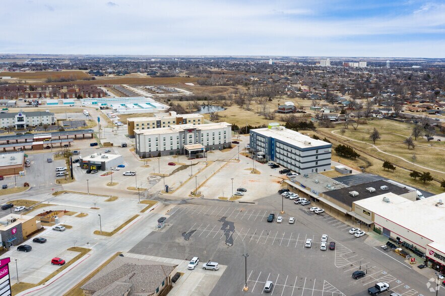 More Photos Of 1528 SW 27th St, El Reno Hotel For Sale