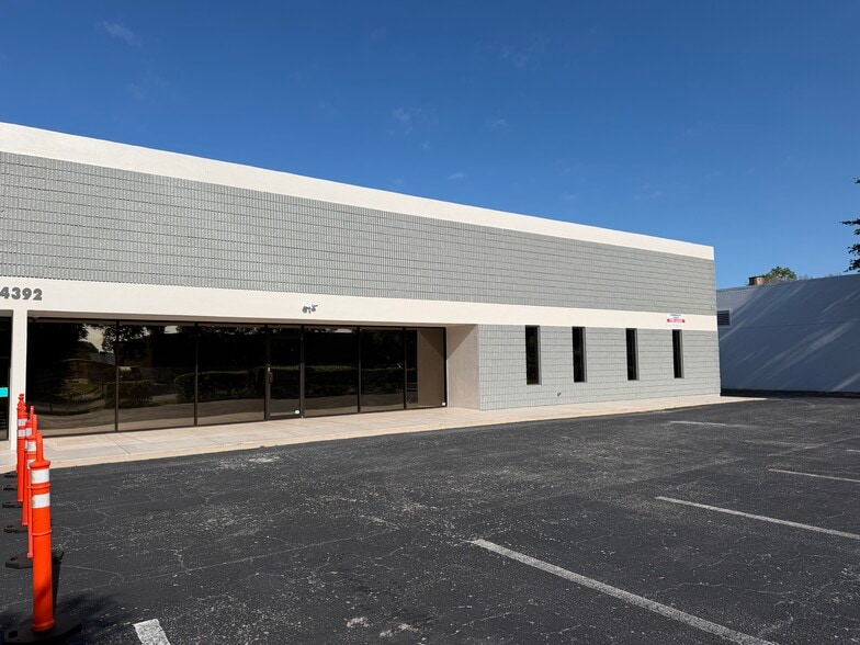 Primary Photo Of 4392 Corporate Sq, Naples Flex For Lease