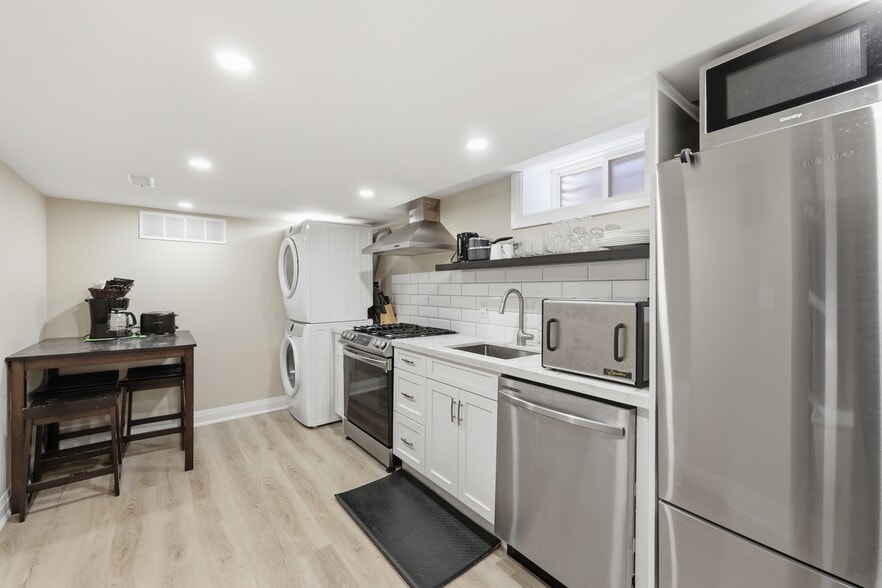 More Photos Of 58 King St W, Hamilton Office For Sale