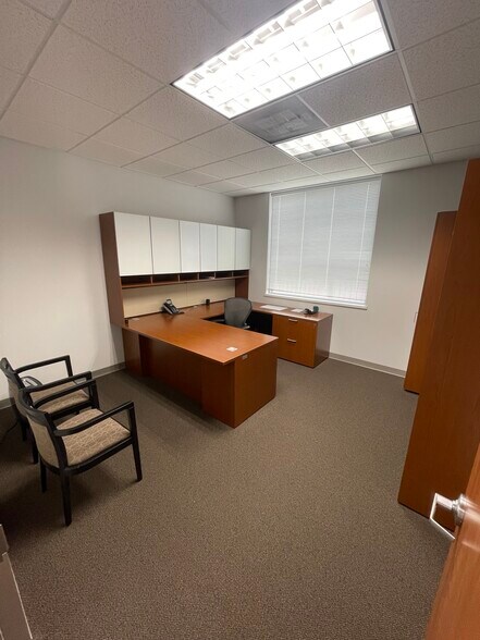 More Photos Of 5625 Schumacher Ln, Houston Medical For Lease