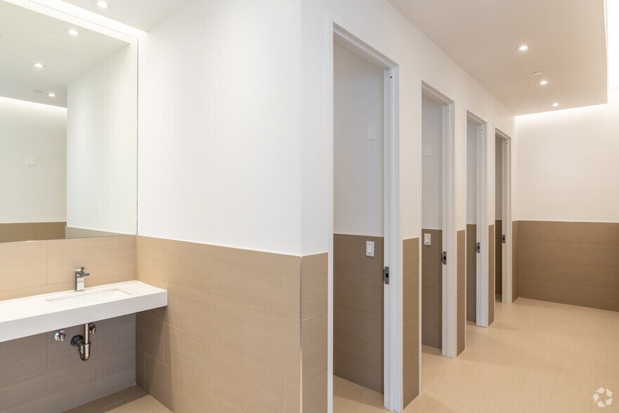 More Photos Of 156 Fifth Ave, New York Coworking Space