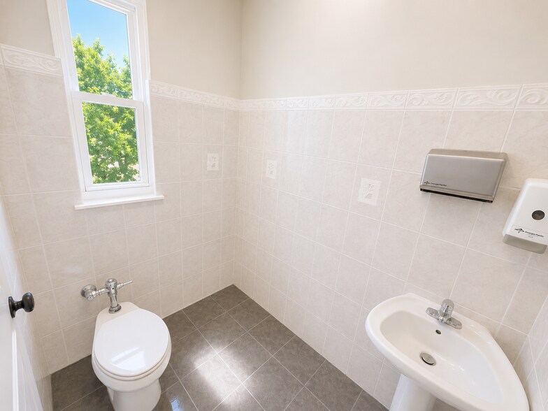 More Photos Of 238 Beach 20th St, Far Rockaway Medical For Lease