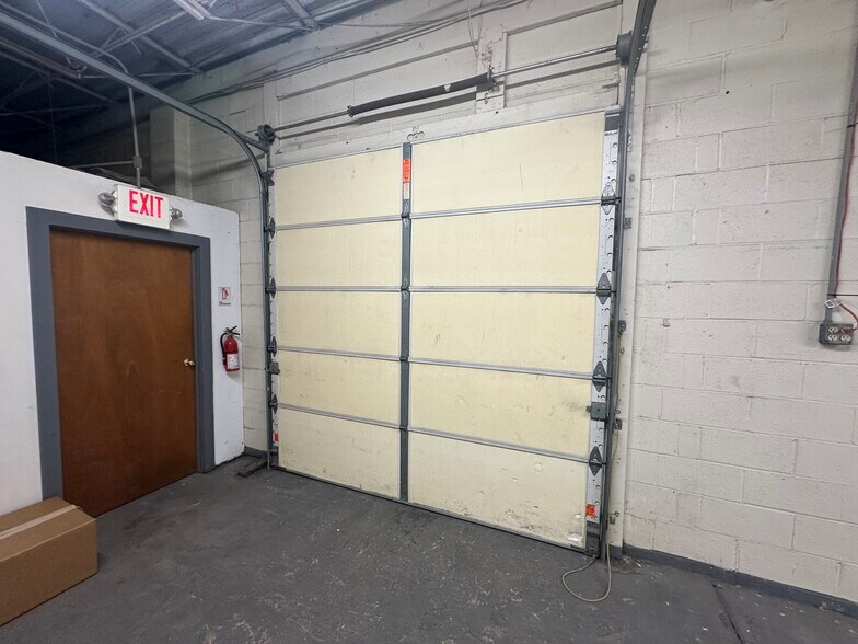 More Photos Of 2250-2266 Military Rd, Tonawanda Warehouse For Lease