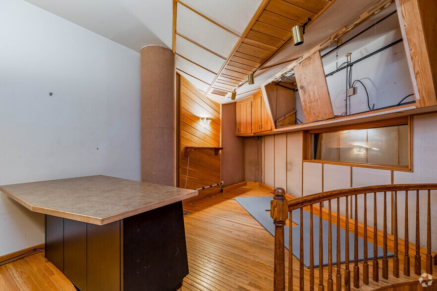 More Photos Of 100 Ross St, Pittsburgh Office For Lease