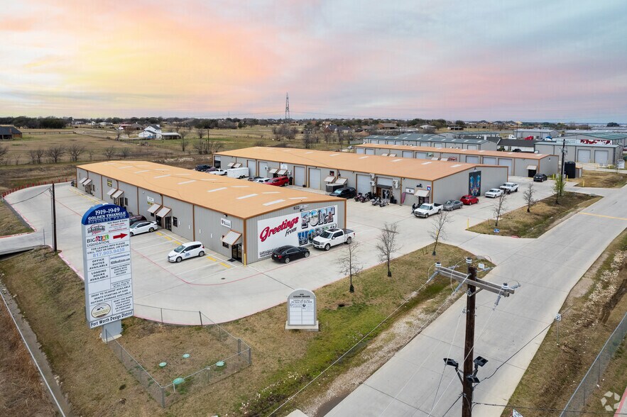 More Photos Of 1919 Golden Heights Rd, Fort Worth Warehouse For Lease