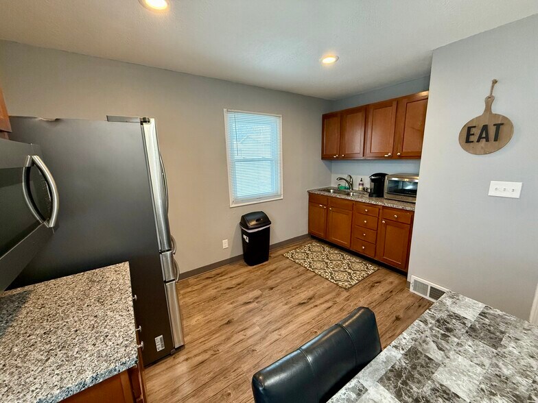 More Photos Of 3810 66th St, Urbandale Office Residential For Sale