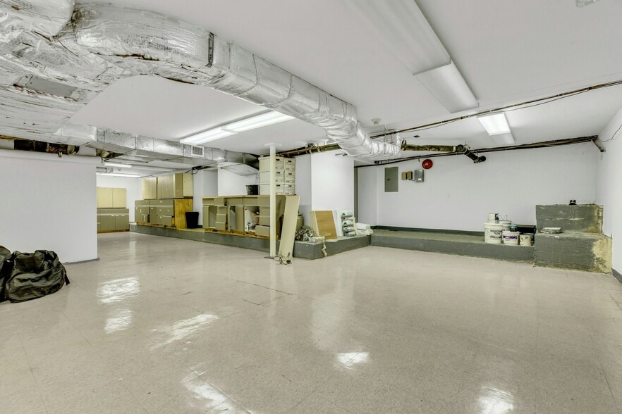 More Photos Of 139 Plandome Rd, Manhasset Medical For Sale