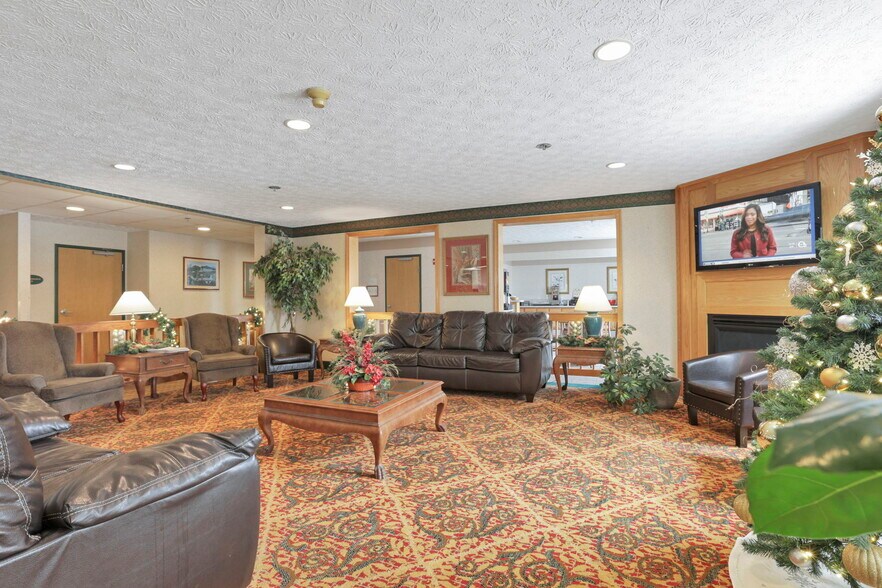 More Photos Of 509 S Wooster Ave, Strasburg Hotel For Sale