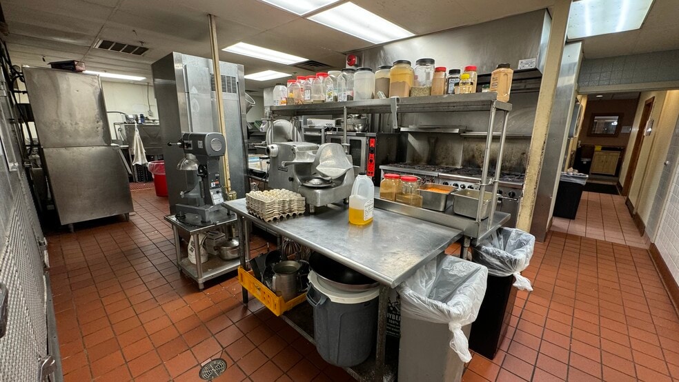 More Photos Of 2100 W Union Blvd, Bethlehem Restaurant For Lease