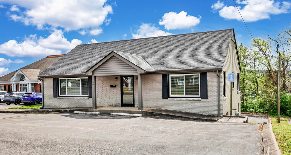 More Photos Of 1758 Memorial Dr, Clarksville Medical For Lease