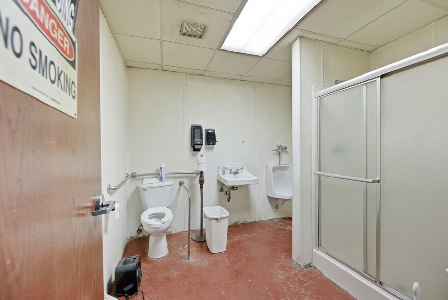 More Photos Of 654 W 138th St, Glenpool Industrial For Sale