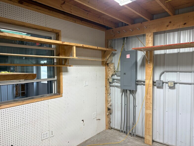 More Photos Of 2905 N Lincoln Rd, Escanaba General Retail For Sale