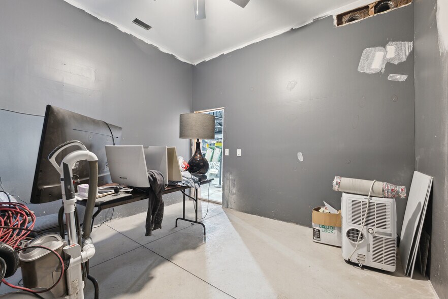 More Photos Of 2502 E Michigan Ave, Ypsilanti Freestanding For Lease