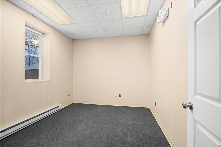 More Photos Of 210 Main St, Leicester Flex For Sale