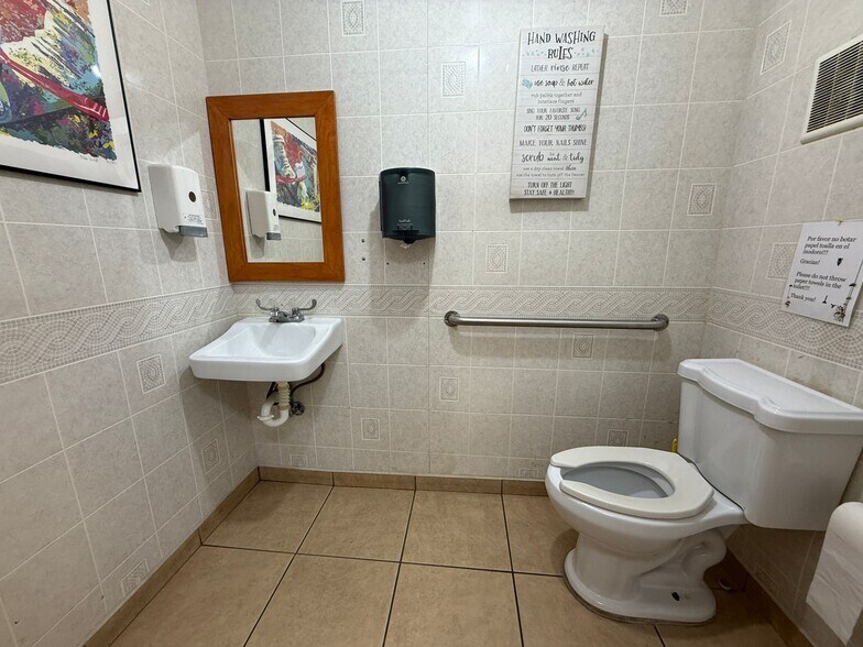 More Photos Of 801 Monterey St, Coral Gables Medical For Lease