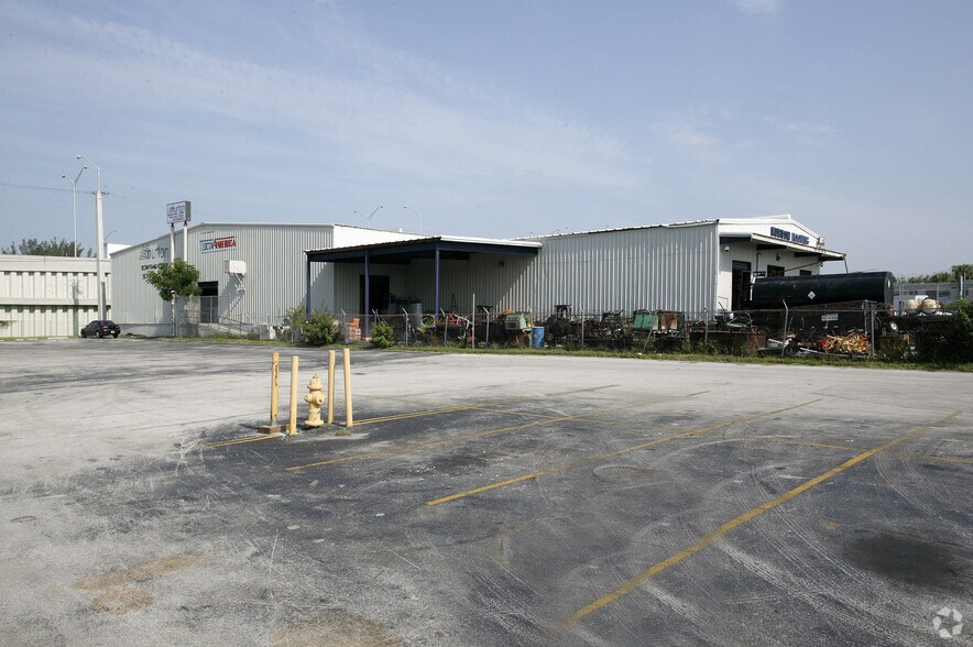 More Photos Of 7500 NW 74th Ave, Medley Warehouse For Lease