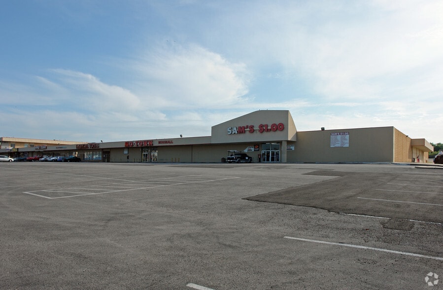 Primary Photo Of 3200 S Lancaster Rd, Dallas General Retail For Lease