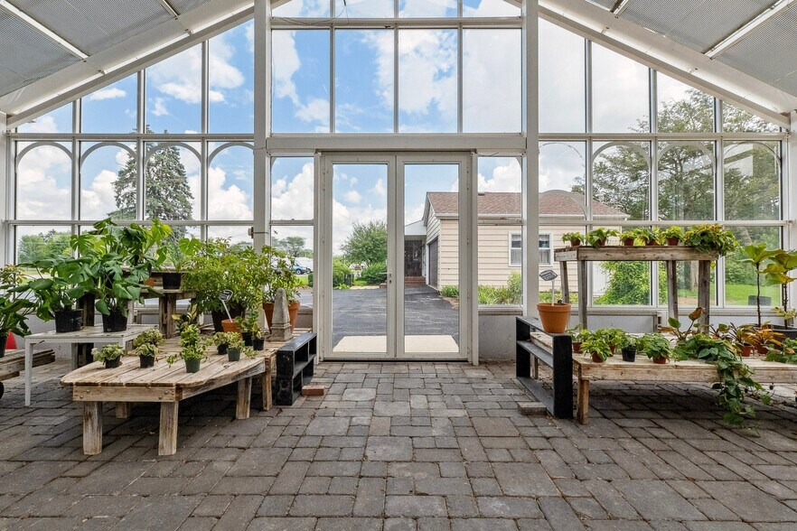 More Photos Of 1126 E State St, Sycamore Storefront Retail Residential For Sale