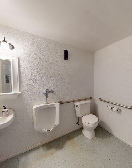 More Photos Of 215 W College Ave, Greenville Storefront Retail Office For Lease