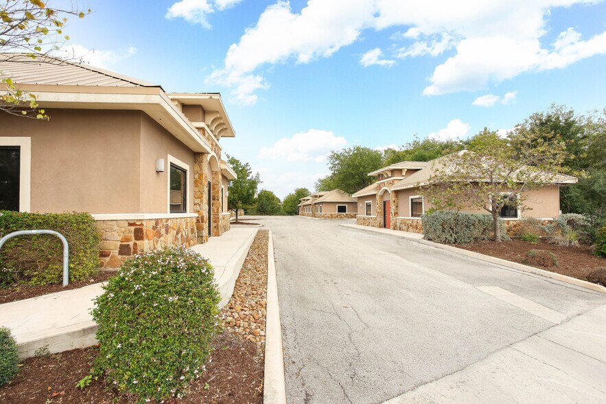 More Photos Of 8860 Oakland Rd, San Antonio Office For Sale