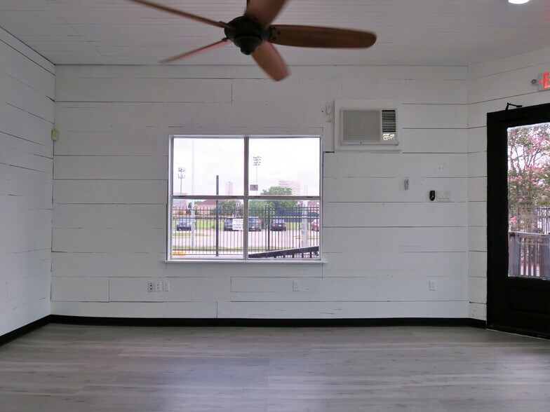 More Photos Of 5707 Schumacher Ln, Houston Auto Dealership For Lease