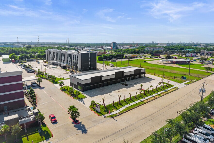 More Photos Of 1247 S 13th St, La Porte General Retail For Lease