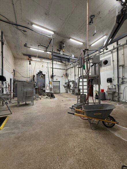 More Photos Of 3408 Industrial Rd E, Homedale Manufacturing For Sale